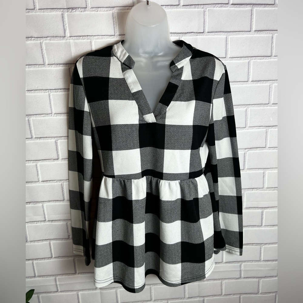 SHEIN Black and White Plaid Long Sleeve Top/size s
